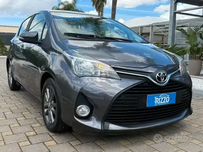 Second-hand Toyota Yaris Lounge 90 CP (66 kW) 2015 Gri Hatchback