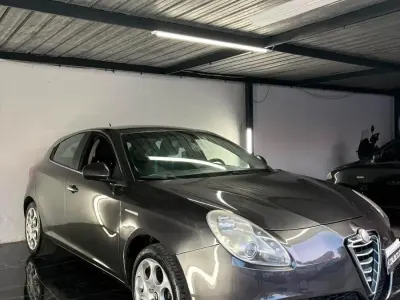 Usata Alfa Romeo Giulietta Distinctive 120 CV (88 kW) 2012 Grigio Utilitaria