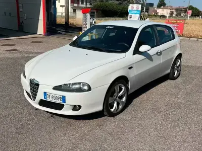Usata Alfa Romeo 147 105 CV (77 kW) 2009 Bianco Utilitaria