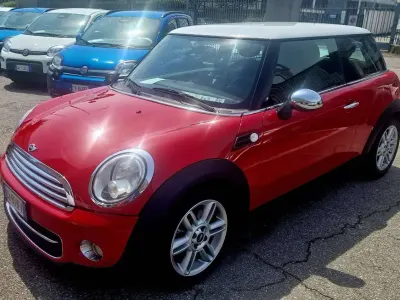 Usata Mini Cooper 122 CV (89 kW) 2011 Rosso tetto bianco Utilitaria