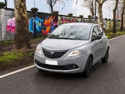 Usata Lancia Ypsilon 69 CV (50 kW) 2019 Bianco