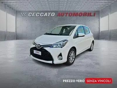 Usata Toyota Yaris Lounge 69 CV (50 kW) 2014 Bianco Utilitaria
