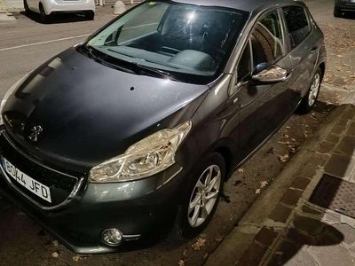 Usata Peugeot 208 Style 92 CV (67 kW) 2015 Utilitaria