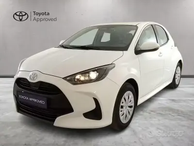 Usata Toyota Yaris Hybrid Active 92 CV (67 kW) 2025 Bianco Berlina