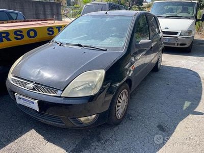 Usata Ford Fiesta 68 CV (50 kW) 2006 Nero Utilitaria