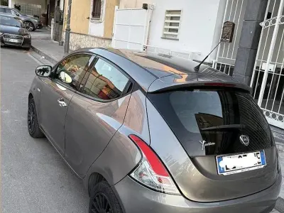 Usata Lancia Ypsilon Silver 95 CV (69 kW) 2012 Grigio Utilitaria