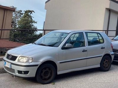 Usata VW Polo 50 CV (36 kW) 1999 Grigio Berlina