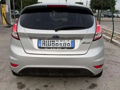Usata Ford Fiesta Titanium 75 CV (55 kW) 2017 Grigio Utilitaria
