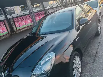 Usata Alfa Romeo Giulietta Distinctive 120 CV (88 kW) 2017 Nero Utilitaria