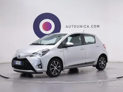 Usata Toyota Yaris Hybrid Active 73 CV (53 kW) 2018 Grigio Berlina