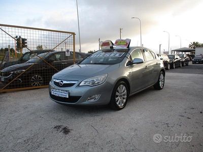 Usata Opel Astra Cosmo 110 CV (80 kW) 2011 Grigio Berlina