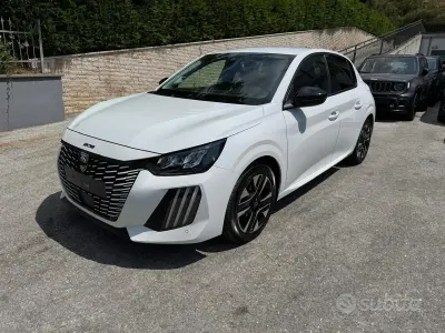 Usata Peugeot 208 Allure 101 CV (74 kW) 2025 Bianco Utilitaria