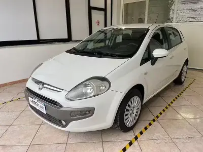 Usata Fiat Grande Punto Dynamic 77 CV (56 kW) 2010 Bianco Utilitaria