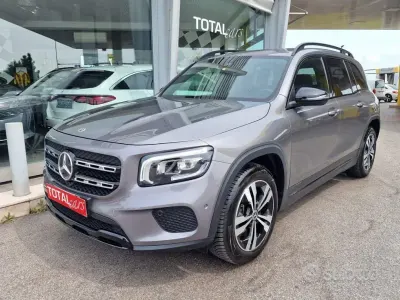 Usata Mercedes GLB200 150 CV (110 kW) 2021 Grigio scuro metallizzato SUV