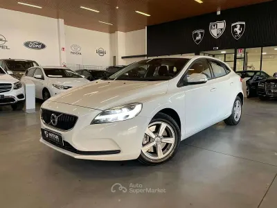 Occasion Volvo V40 Kinetic 120 ch (88 kW) 2017 Blanc Berline