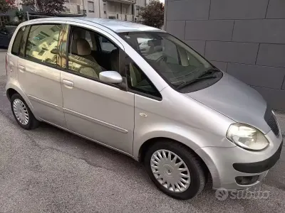 Usata Lancia Musa 90 CV (66 kW) 2007 Grigio Monovolume