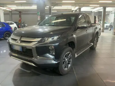 Usata Mitsubishi L200 149 CV (109 kW) 2021 Nero Pick-up