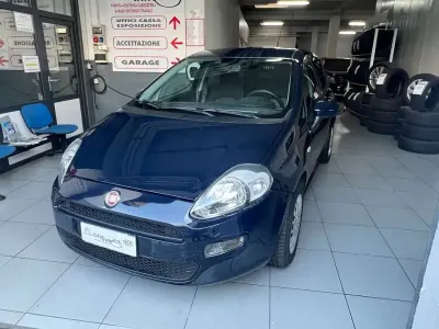 Usata Fiat Punto 77 CV (56 kW) 2016 Blu Utilitaria