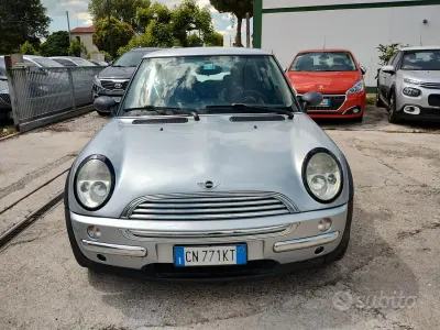 Usata Mini ONE 90 CV (66 kW) 2004 Grigio Utilitaria