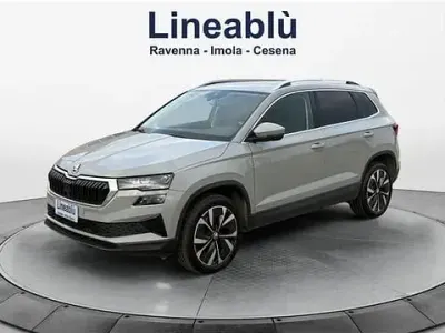 Usado Skoda Karoq Style 150 CV (110 kW) 2023 Gris SUV