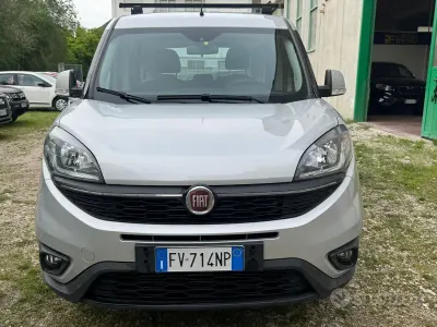Usata Fiat Doblò Lounge 120 CV (88 kW) 2019 Grigio Monovolume