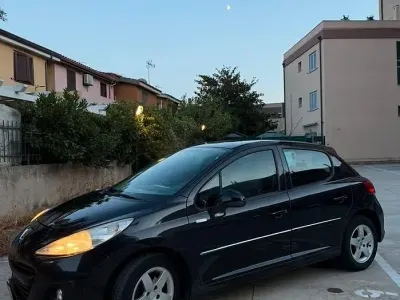 Usata Peugeot 207 68 CV (50 kW) 2010 Nero Berlina