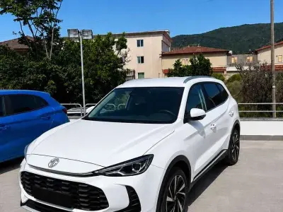Usata MG ZS Luxury 197 CV (144 kW) 2026 Bianco SUV