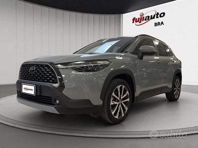 Usata Toyota Corolla Cross Trend 140 CV (102 kW) 2025 Cement grey SUV