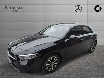 Usado Mercedes A180 Advanced 116 HP (85 kW) 2025 Preto Citadino