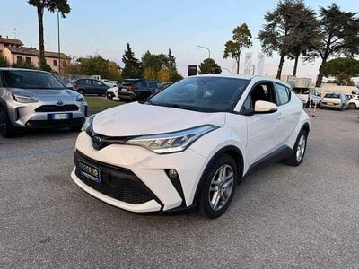 Usata Toyota C-HR Active 122 CV (89 kW) 2022 Bianco SUV