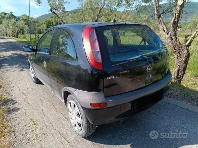 Usata Opel Corsa 58 CV (42 kW) 2001 Nero Utilitaria
