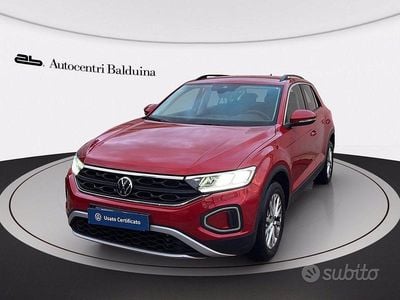 Usata VW T-Roc Life 150 CV (110 kW) 2023 Rosso SUV