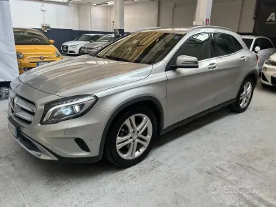 Usata Mercedes GLA200 Premium 136 CV (100 kW) 2017 Grigio SUV