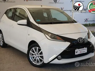 Usata Toyota Aygo X-play 69 CV (50 kW) 2015 Bianco Utilitaria
