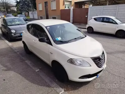 Usata Lancia Ypsilon 69 CV (50 kW) 2015 Bianco Utilitaria