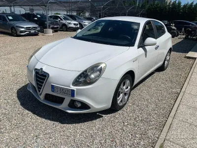 Usata Alfa Romeo Giulietta Exclusive 105 CV (77 kW) 2014 Bianco Utilitaria