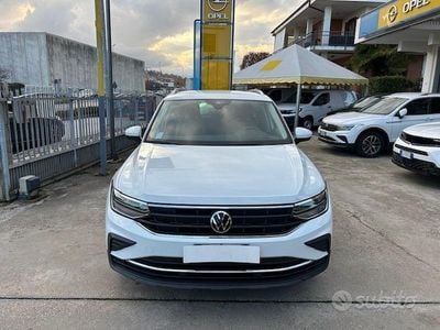 Usata VW Tiguan Life 131 CV (96 kW) 2022 Bianco SUV