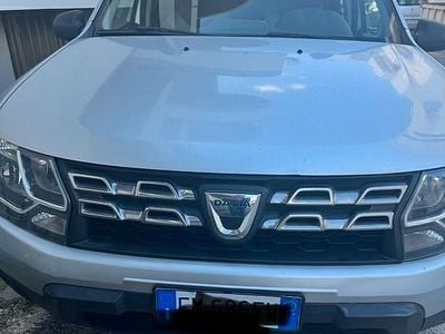 Usata Dacia Duster Lauréate 125 CV (91 kW) 2017 Grigio SUV