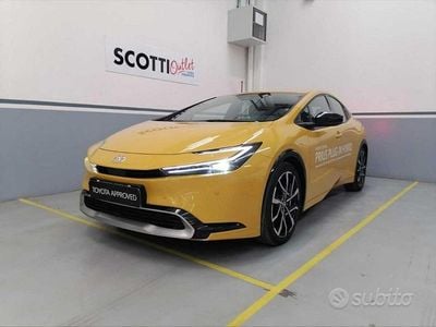Begagnad Toyota Prius Lounge 151 HK (111 kW) 2024 Gul Halvkombi
