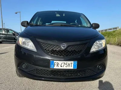 Usata Lancia Ypsilon 69 CV (50 kW) 2018 Nero Utilitaria
