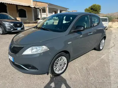 Usata Lancia Ypsilon Platinum 69 CV (50 kW) 2018 Grigio Utilitaria