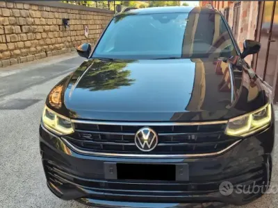 Usata VW Tiguan R-line 150 CV (110 kW) 2020 Nero SUV