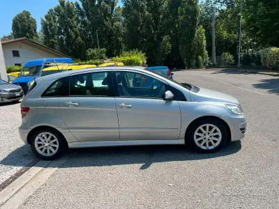 Usata Mercedes B200 140 CV (102 kW) 2008 Grigio Monovolume