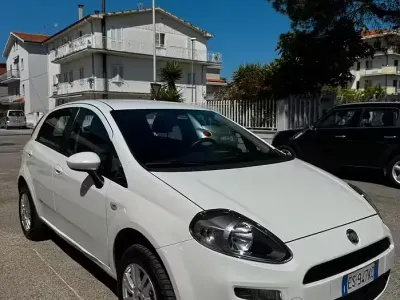 Usata Fiat Grande Punto 69 CV (50 kW) 2013 Bianco Utilitaria