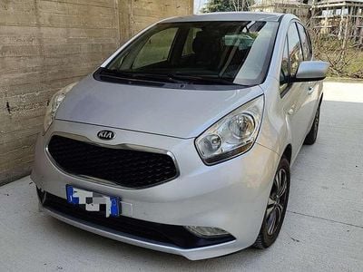 Usata Kia Venga 90 CV (66 kW) 2017 Argento Utilitaria