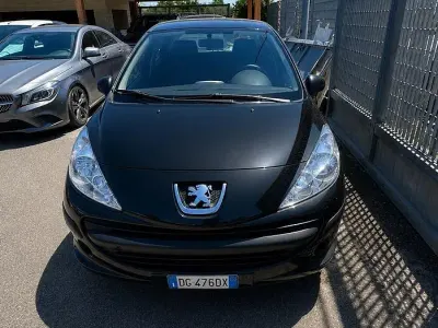 Usata Peugeot 207 68 CV (50 kW) 2007 Nero Berlina