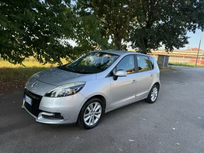 Usata Renault Scénic III XMOD 110 CV (80 kW) 2012 Argento Monovolume