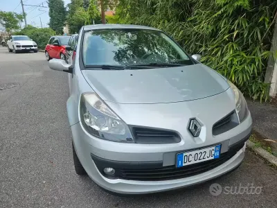 Usata Renault Clio II Dynamique 98 CV (72 kW) 2006 Grigio Berlina