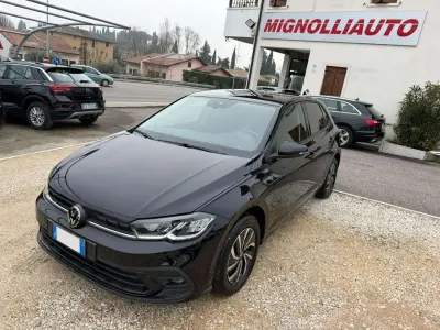 Usata VW Polo Life 95 CV (69 kW) 2023 Nero Utilitaria