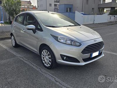 Usata Ford Fiesta 80 CV (58 kW) 2013 Grigio Utilitaria